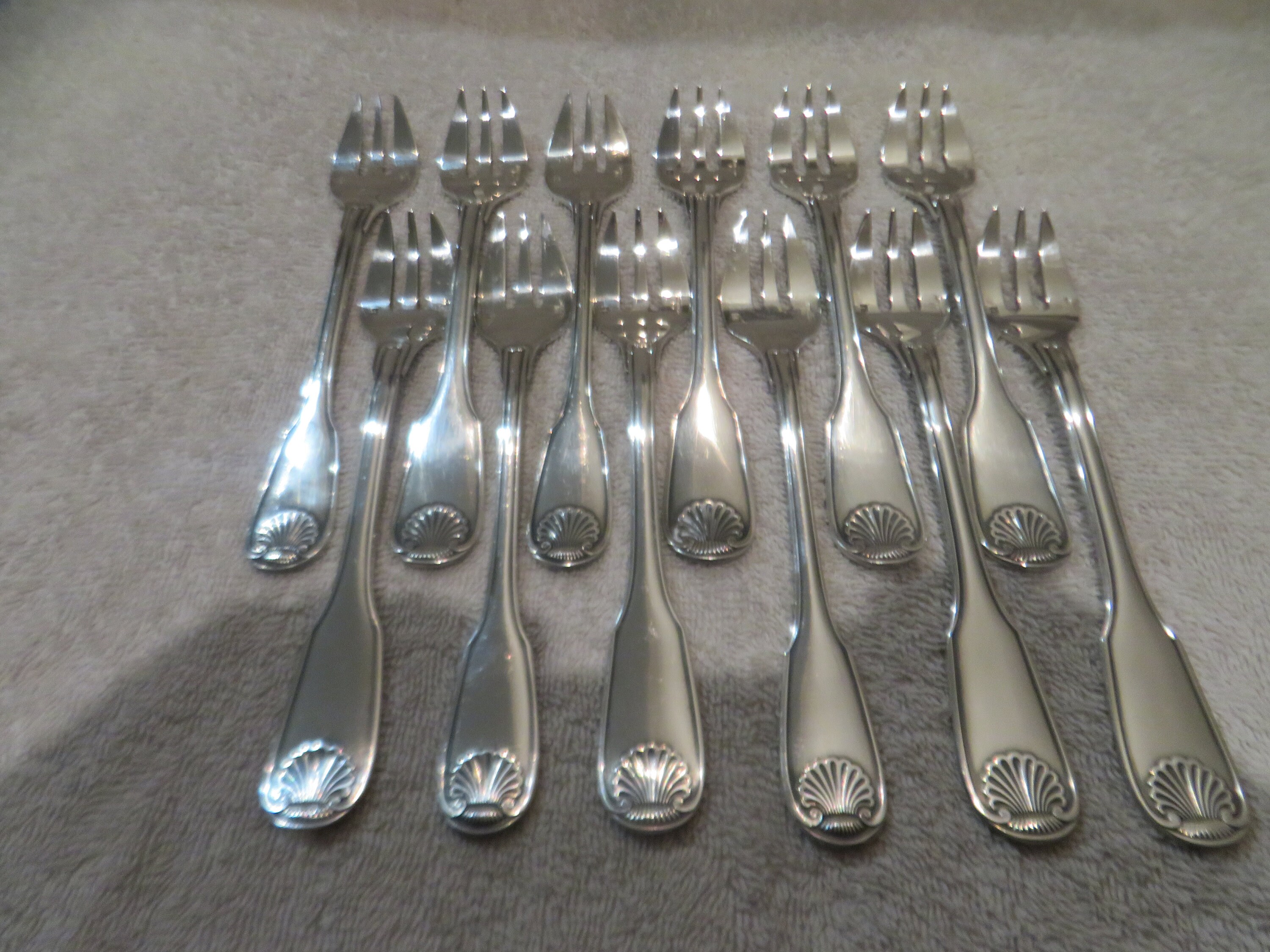 12 Fourchettes à Huîtres Christofle – Métal Argenté Modèle Coquille Vendôme