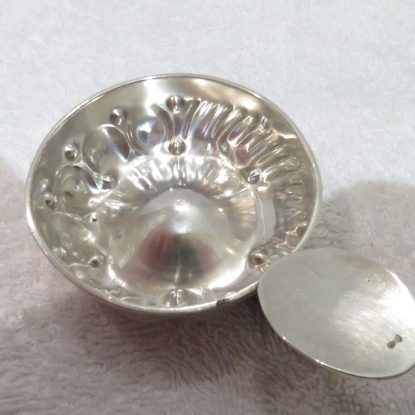 Petit taste vin argent 950 Minerve décor godrons et boules orfèvre C Tonnelier 19th c French 950 silver wine tasting cup