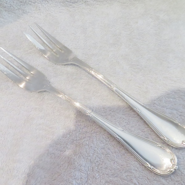 2 fourchettes à ragout métal argenté style Louis XVI orfèvre Christofle modèle Rubans French silver-plated serving forks