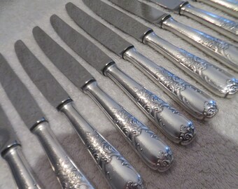 11 couteaux de table manche métal argenté style rocaille orfèvre AB Vintage French silver-plated dinner knives 25,1cm