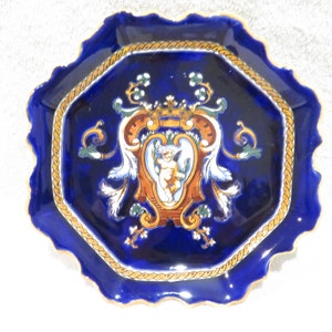 polylobed plate Faience Gien 1960 décor renaissance blue background shape Rouen serrated 1960 ceramic plate