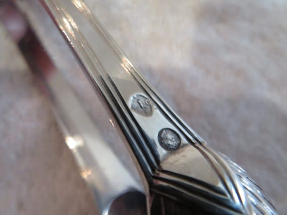 950 シルバー製シュガートング、ヴィエイヤール刻印 1819-1838、貝殻柄