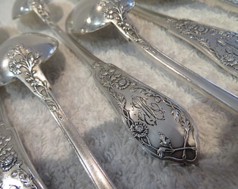 12 cucharas de postre plateadas, estilo Art Nouveau SAM Lux, grabadas MR? Preciosos tenedores de postre franceses plateados de 1900 de 19,1 cm.