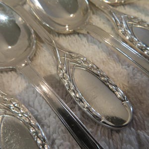 12 silver-plated tea spoons, Art Nouveau style, Ercuis goldsmith, wheat ear decoration, early 20th century, French silver-plated tea spoons 12.3cm