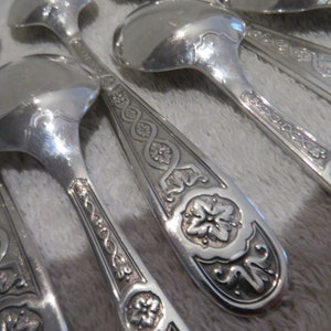 12 cuillères à soupe métal argenté style Louis XIV orfèvre