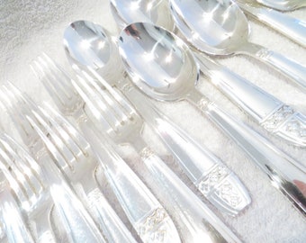 12 couverts de table métal argenté modèle Grand Prix de Monaco orfèvre LeMondial Vintage French silver-plated 24p dinner cutlery set