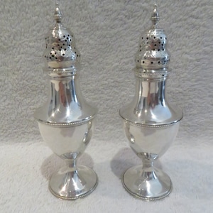 Rare paire de saupoudreuse argent 950 Anglais décor perles Orfèvre Mountigue ? Londres 1784 English sterling silver 2 sugar shakers London