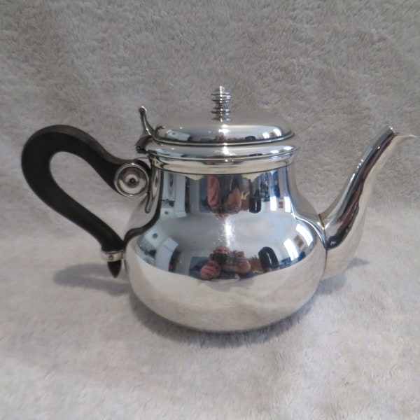 Silver teapot 950 Minerva style XVIIIth goldsmith CD Mid 20th c French 950 silver tea pot French 18th c style for 2 0.5L
