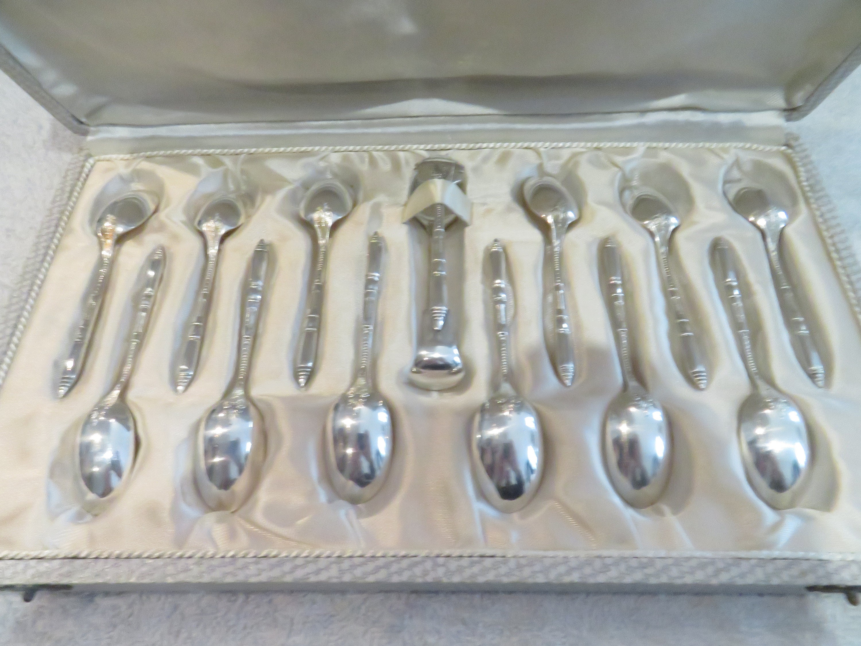 12 Cuillères À moka,