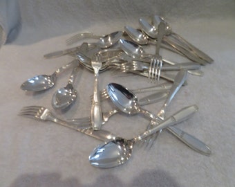 12 couverts de table métal argenté style art deco orfèvre Ercuis modèle sphinx 1930 French silver-plated 24p dinner cutlery set