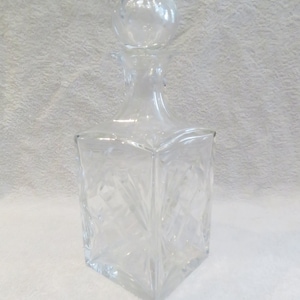 Beautiful crystal whisky decanter Saint Louis model Chantilly french crystal whiskey decanter