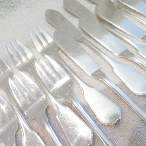 12 couverts à poisson argent 950 Minerve décor contours enroulements orfèvre Tetard Frères 1950 French 950 silver 24p fish cutlery set