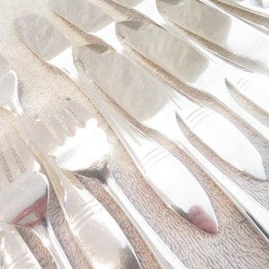 12 silver metal fish cutlery art deco style goldsmith Christofle Atlantic model 1930 French silver-plated 24p fish cutlery set