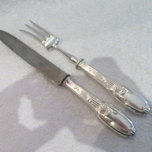 Service à découper manche métal argenté style Empire Orfèvre Christofle Modèle Delafosse Französisches versilbertes 2p Carving Set