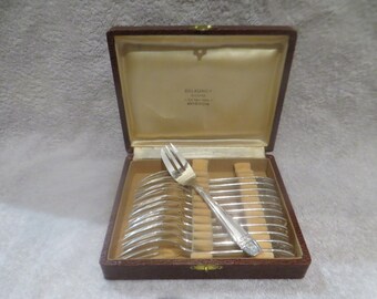 12 fourchettes à gateaux métal argenté modèle Grand Prix de Monaco orfèvre RM French silver-plated pastry cake forks 14,1cm