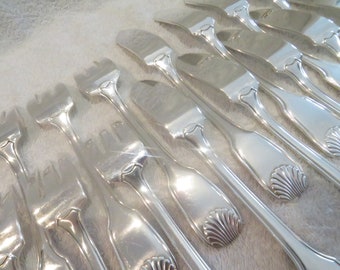 12 couverts à poisson 24p métal argenté décor filets coquille orfèvre Orbrille French silver-plated 24p fish cutlery set