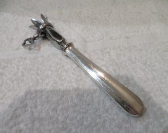 Couverts à gigot avec pique, manche en os et argent à décor de têtes de vache. Epoque fin XIX