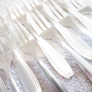 12 silver-plated cake forks art deco style fillets goldsmith Apollo 1940 French silver-plated pastry cake forks 15.2cm