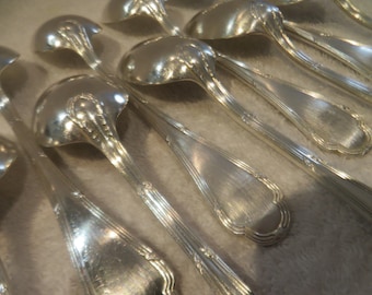 12 cucharas de postre plateadas orfebrería Ercuis modelo Trianon Luis XVI vintage francesas cucharas de postre plateadas 19,2cm