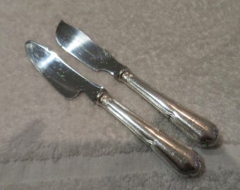 cuchillos para mantequilla y queso mango de metal plateado orfebre modelo Ercuis Contornos grabados DC Cuchillos franceses para mantequilla y queso bañados en plata