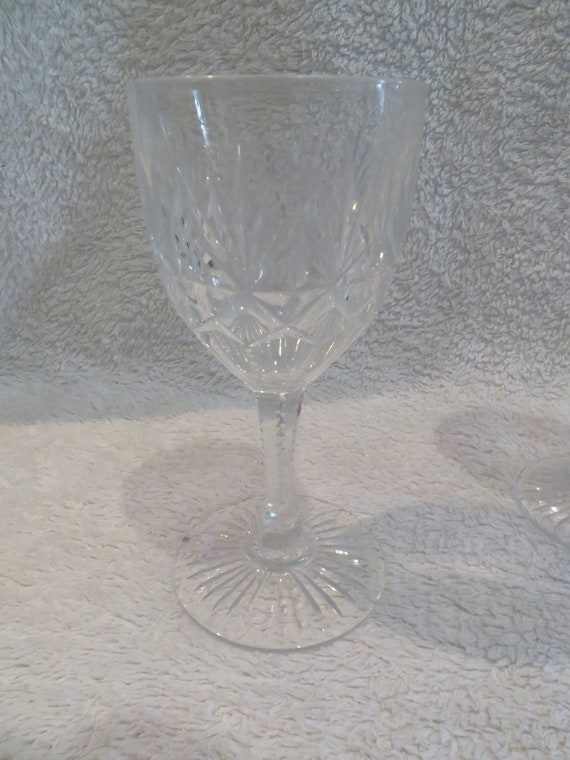 St Louis FRANCE CRYSTAL BRISTOL Champagne Flute Beautiful no chips or cracks. St Louis FRANCE CRYSTAL BRISTOL Champagne Flute Beautiful no chips or cracks.