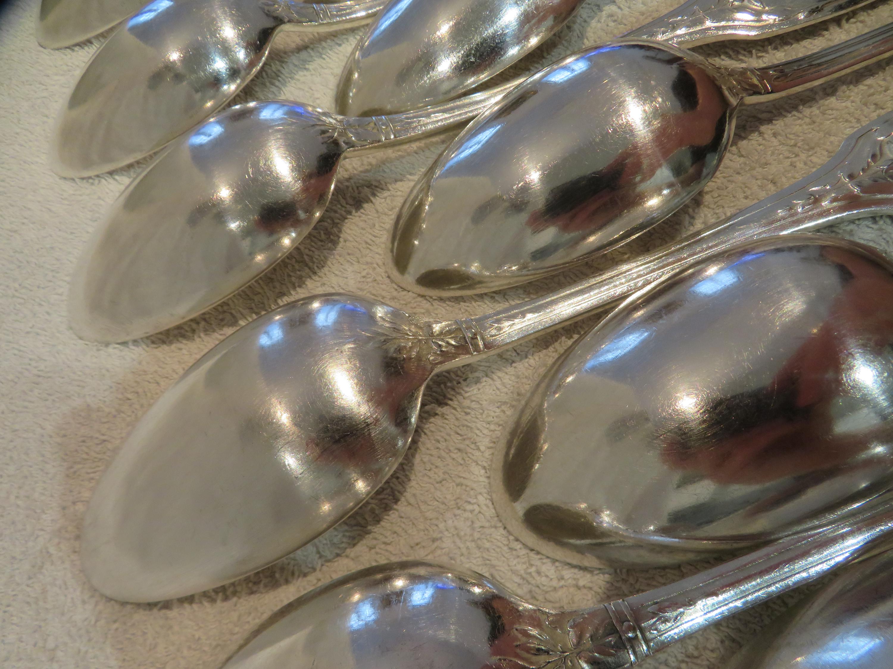 12 cuillères à soupe Christofle en métal argenté (12