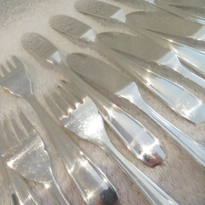 12 couverts à poisson métal argenté orfèvre Christofle modèle Dax Vintage French silver-plated 24p fish cutlery set