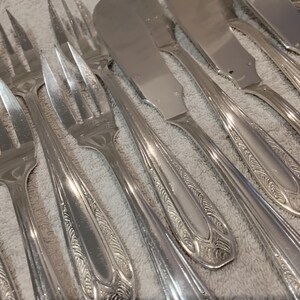 12-piece silver-plated fish cutlery set, Art Deco style, French silversmith, circa 1930-1940