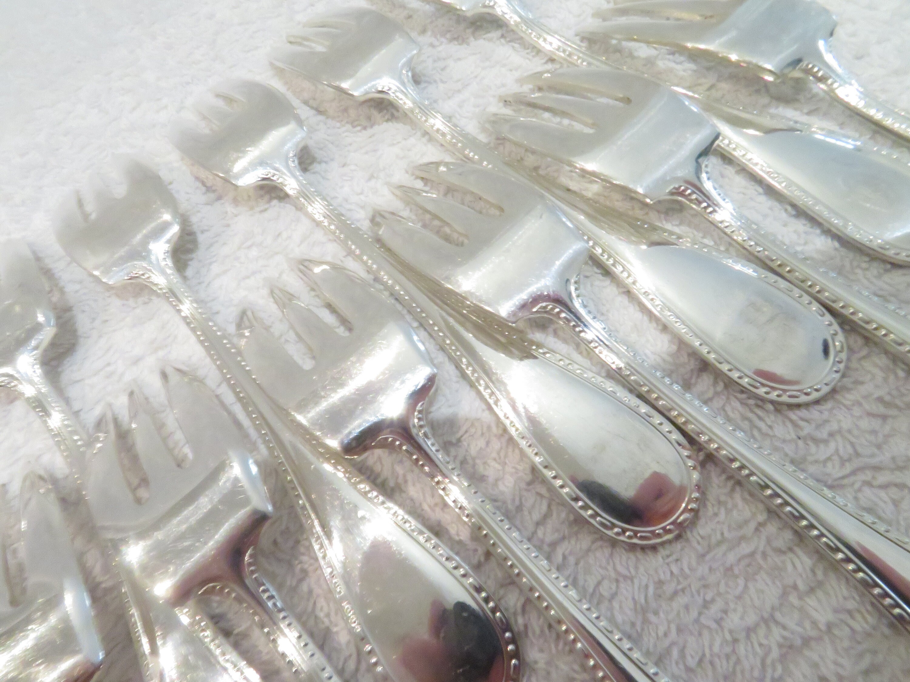 50 petites fourchettes argentées plastique - Dragées Aanahita