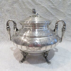 Superb 950 silver sugar bowl with Minerva guilloche pattern, Louis XVI style? Made by Flamant Magnificent silversmith, circa 1880, French. Large 950 silver guilloche sugar bowl.
