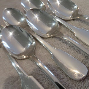6 silver-plated dessert spoons goldsmith Christofle model Cluny 2000 silver-plated dessert spoons 17.2cm
