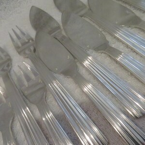 Superb 12 cutlery fish silver metal style art deco goldsmith Christofle model Mira 1930 french silver-plated 24p fish cutlery set
