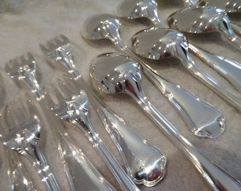 12 couverts de table métal argenté orfèvre Ercuis modèle Contours French silver-plated 24p dinner cutlery set