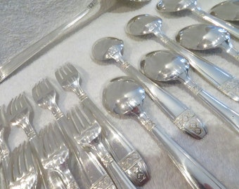 11 couverts de table une louche à potage métal argenté modèle Grand Prix de Monaco French silver-plated 24p dinner cutlery set