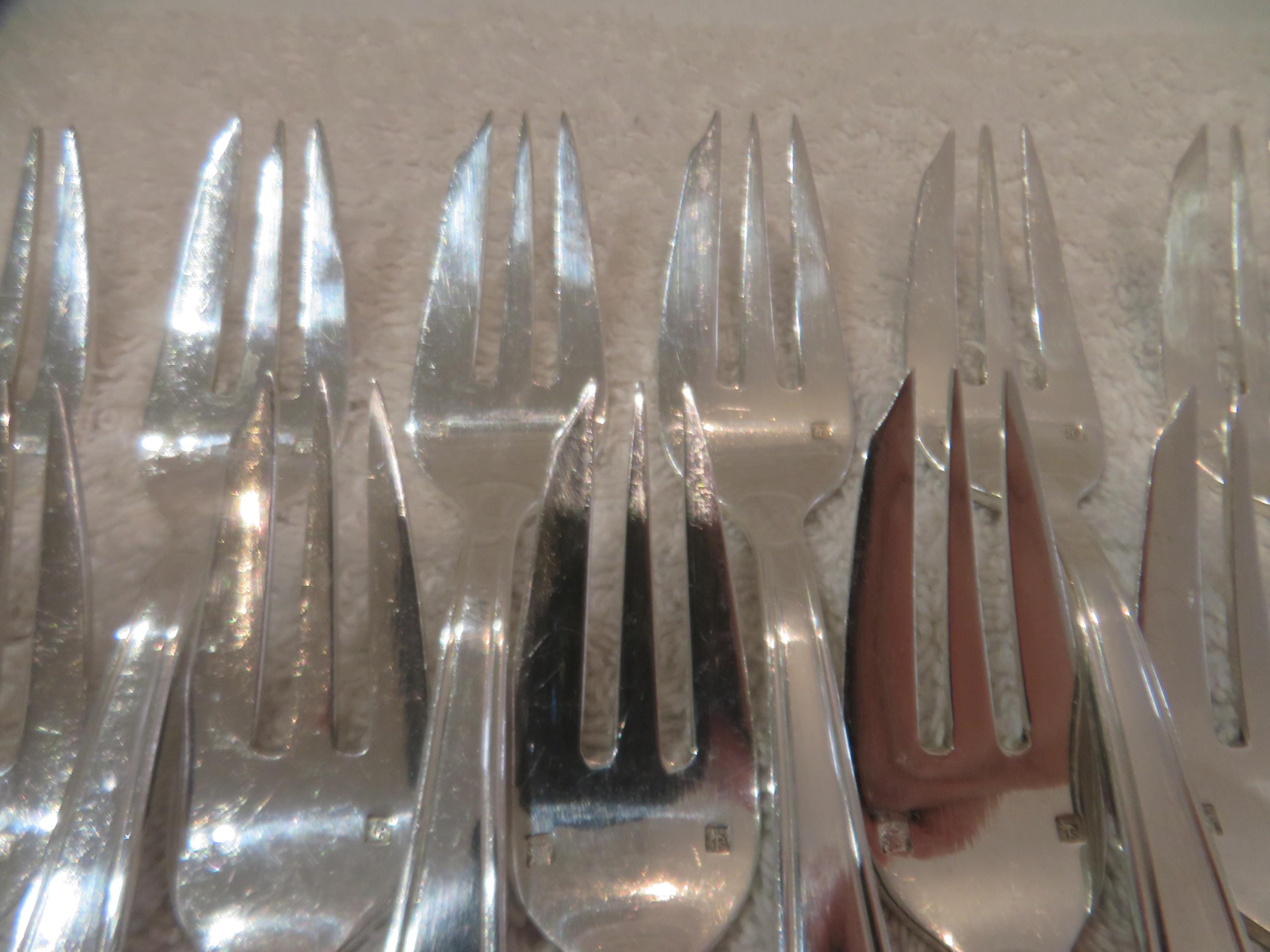 10 fourchettes à huitre métal argenté style Empire orfèvre Christofle modèle Delafosse early 20th c silver-plated oyster forks 15cm - France