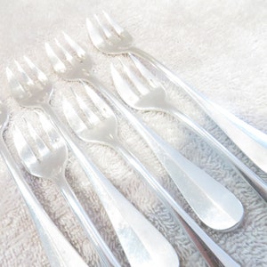 7 silver metal oyster forks model baguette goldsmith Christofle early 20th c French silver-plated oyster forks 14.2cm