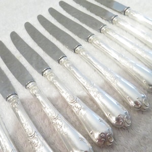 12 small knives for cakes handle silver metal style rocaille goldsmith French udner silver-plated pastry cake knives 18,3cm