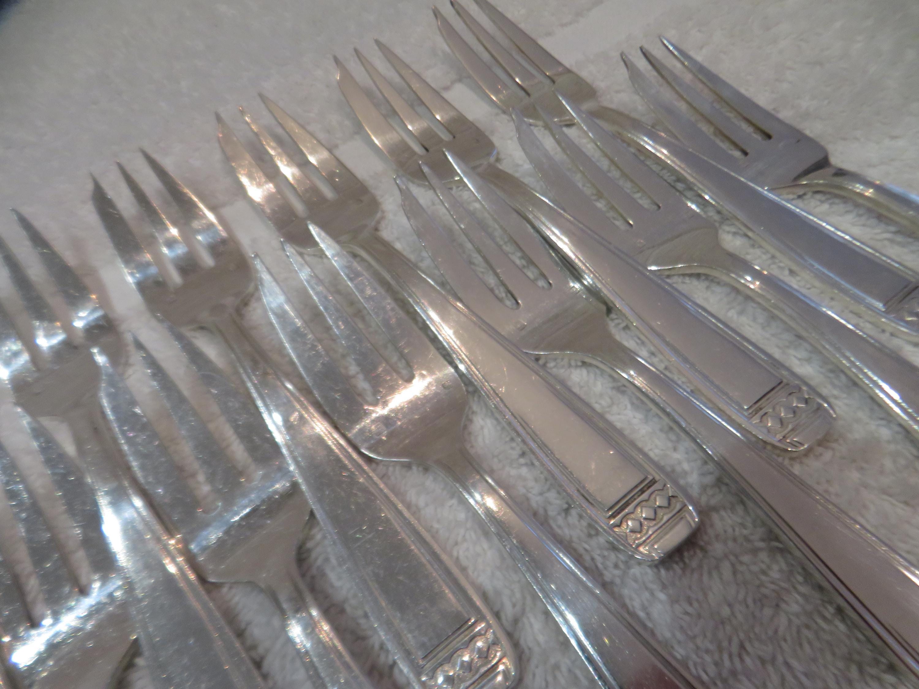 12 Fourchettes à Gâteaux Et Pelle Dixi – Métal Argenté – Modèle Filet Victoria – Occasion