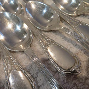 12 silver-plated coffee spoons Louis XVI style goldsmith Ercuis model Choiseul early 20th c French silver-plated coffee spoons 14.7cm