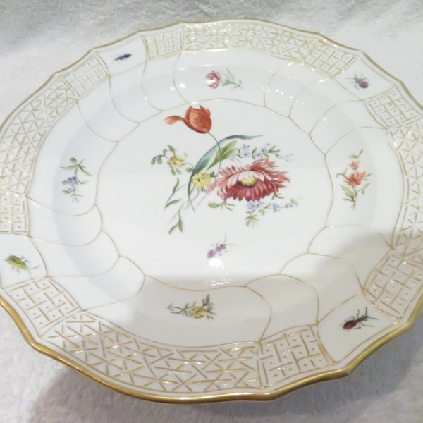 Belle assiette à soupe porcelaine de Meissen décor fleurs et insectes 19th c German porcelain soup dish 25,1cm