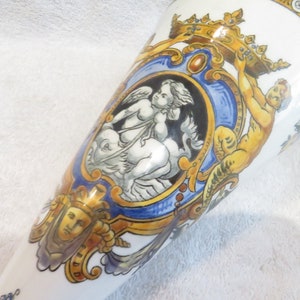 Bouquetière murale faience de Gien (stamp 1875) renaissance decoration white background (angel to the dolphin)