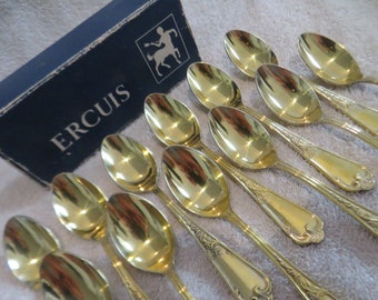 12 cuillères à moka métal doré orfèvre Ercuis modèle Louis XV 29 Vintage French gold-plated demi tasse mini spoons 11,2cm