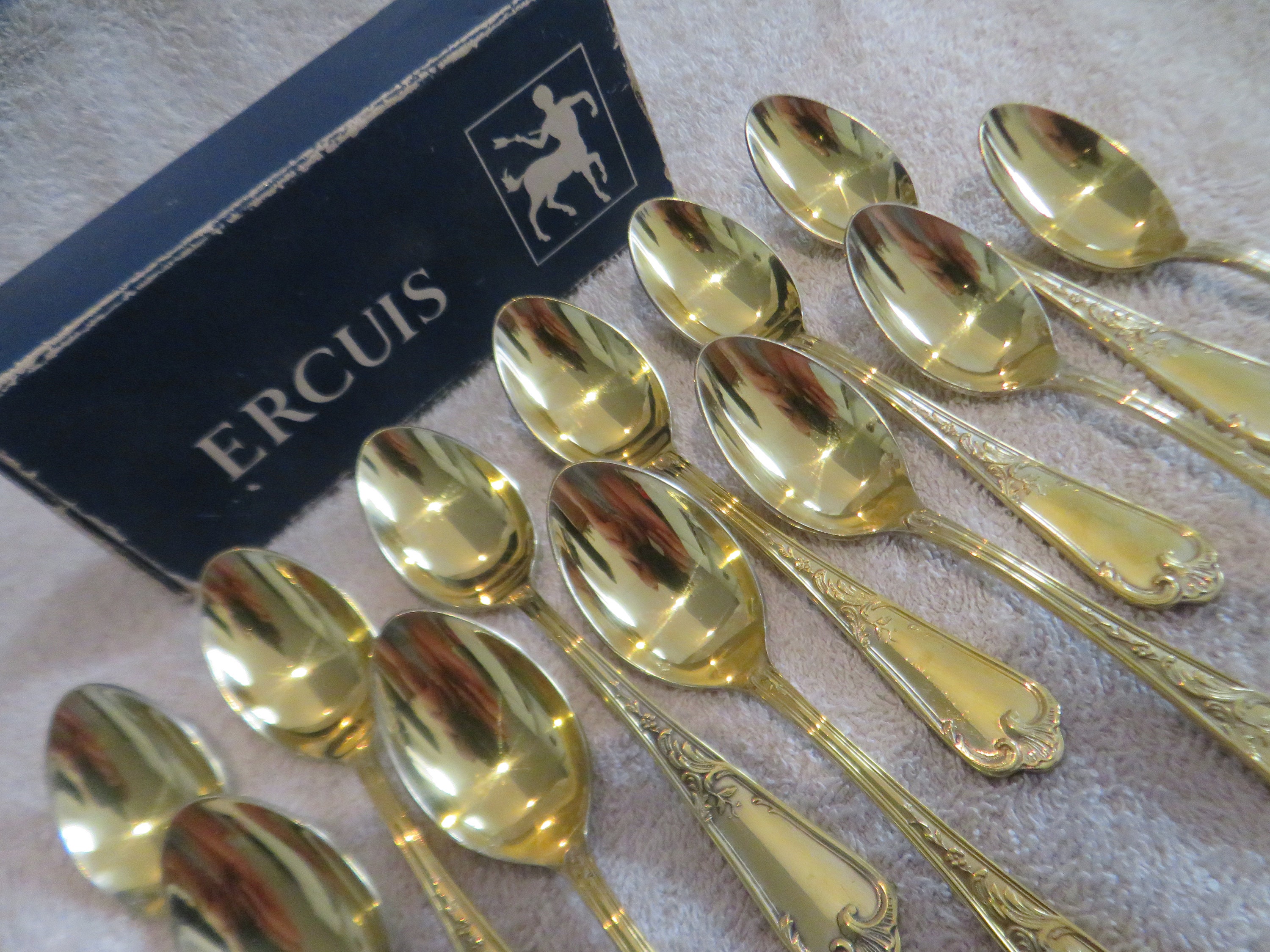Ecrin de 12 cuillers à moka en argent massif Tê