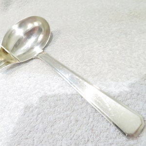 Cucharón de grasa magra de metal plateado estilo art deco orfebre americano Ravinet Denfert cucharón de salsa de grasa y magra chapado en plata francés