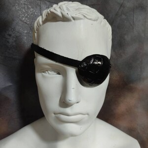 Genuine Crocodile Leather Eye Patch, LEFT eye, Eye Patch, Man Eye Patch, Woman Eye Patch, Classic Regular Eye Patch, 36