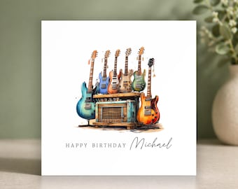 Puede incluir: Una tarjeta de felicitación cuadrada con una ilustración en acuarela de cinco guitarras eléctricas sobre un amplificador vintage, con el texto "HAPPY BIRTHDAY Michael" impreso en negro en la parte inferior central de la superficie blanca.