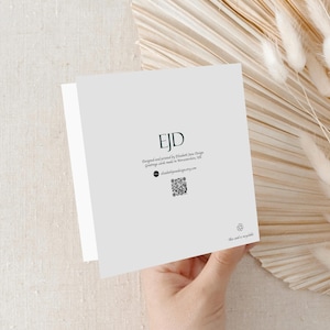 Puede incluir: Una tarjeta de felicitaci&oacute;n cuadrada de color blanco con el texto negro EJD, Designed and printed by Elizabeth Jane Design, Greetings cards made in Worcestershire, UK, un logotipo de Etsy, un c&oacute;digo QR y un s&iacute;mbolo de reciclaje.