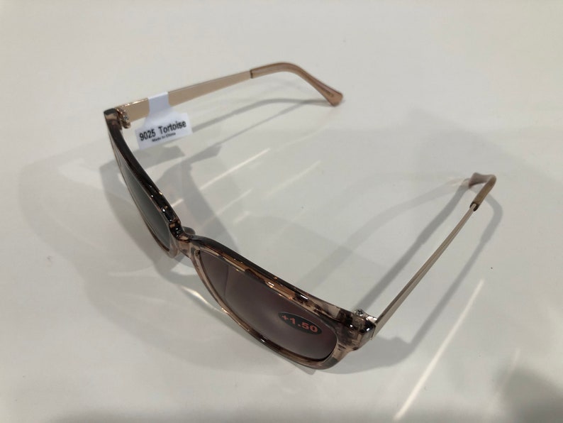 DE NUEVO EN EXISTENCIA Lectores de gafas de sol magnificados de diseñador Tortuga 9025 imagen 2