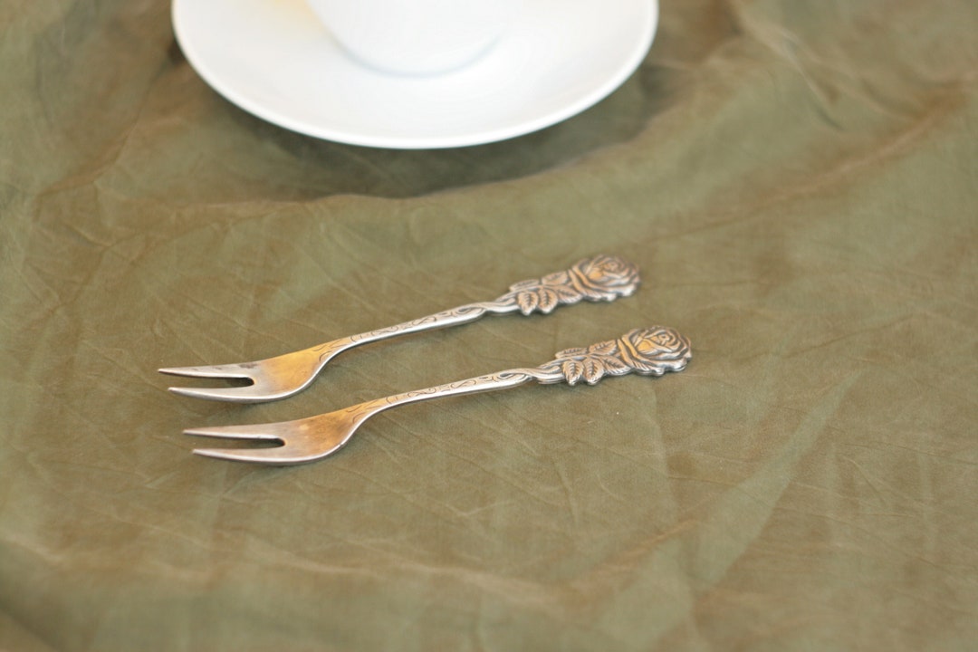 Set of 2 Vintage Oyster Forks, Appetizer Forks, Cocktail Forks, Antique