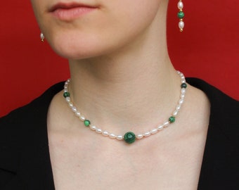 Pearl choker with green pressed malachite necklace